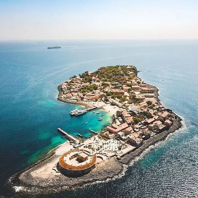 L’île de Gorée : mémoire symbolique de la traite négrière en Afrique