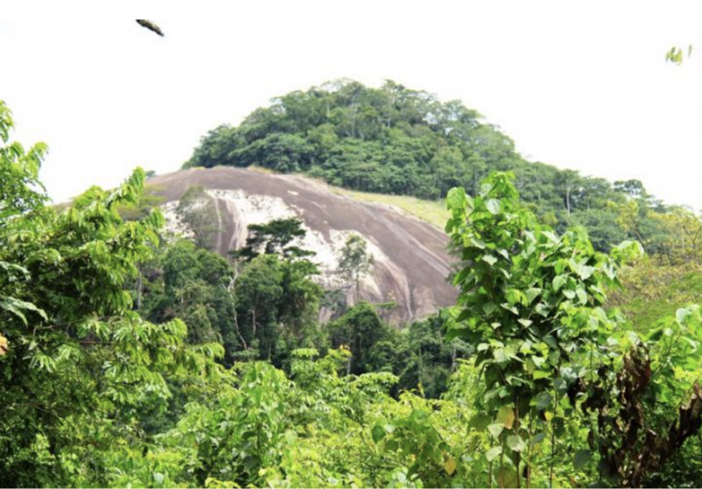 Excursion sur les mystérieuses montagnes Mafa Mafou de Becedi Brignan (Adzope)