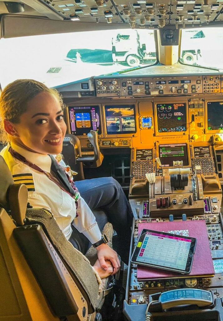 Édith Diop: A la découverte de la première Ivoirienne commandant de Bord sur le Boeing 777 chez Qatar Airways