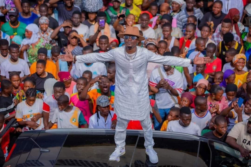 Côte d’Ivoire : L’artiste Debordo Leekunfa enflamme le paysage musical avec son single « Djénéba Djaba » qui cumule 5 millions de vues en moins de 48 h sur YouTube