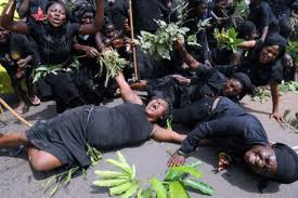 The phenomenon of professional mourners in Côte d’Ivoire: Women who bring a more solemn and emotional dimension to funerals