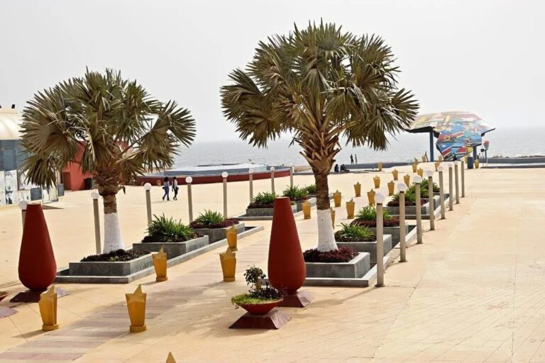 La place du souvenir africain : les grandes figures africaine au cœur de Dakar