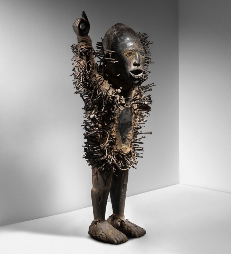 Les statues Nkisi nkonde, symboles de tradition, justice et spiritualité